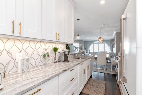 Condo in Tampa, Florida, 2 bedrooms  № 1679623 - photo 10