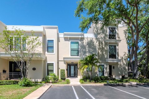 Condo in Tampa, Florida, 2 bedrooms  № 1679623 - photo 1