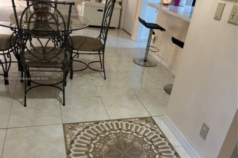 Studio in the Condo in Pembroke Pines, Florida  № 1860458 - photo 4