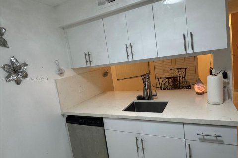 Studio in the Condo in Pembroke Pines, Florida  № 1860458 - photo 11