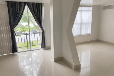 Copropriété à louer à Lauderhill, Floride: 2 chambres, 117.06 m2 № 2261672 - photo 6