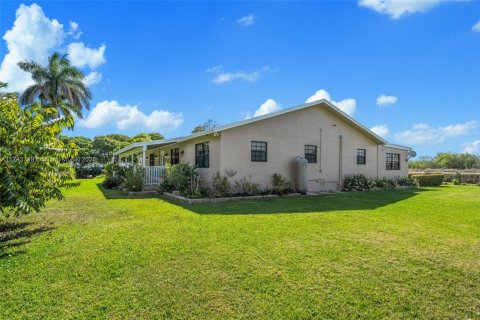 Villa ou maison à vendre à Miami, Floride: 4 chambres, 421.22 m2 № 1706857 - photo 27