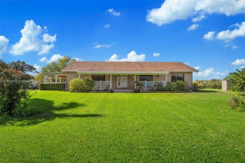 Villa ou maison à vendre à Miami, Floride: 4 chambres, 421.22 m2 № 1706857 - photo 1