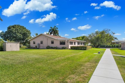 Villa ou maison à vendre à Miami, Floride: 4 chambres, 421.22 m2 № 1706857 - photo 29