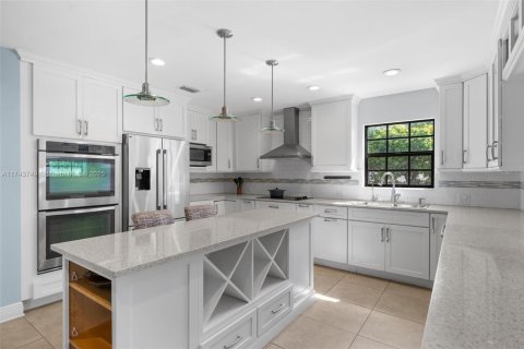 Villa ou maison à vendre à Miami, Floride: 4 chambres, 421.22 m2 № 1706857 - photo 13