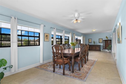 Villa ou maison à vendre à Miami, Floride: 4 chambres, 421.22 m2 № 1706857 - photo 14