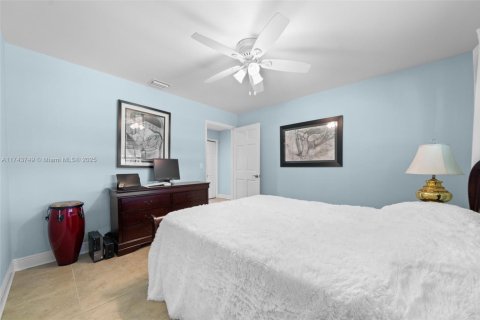 Villa ou maison à vendre à Miami, Floride: 4 chambres, 421.22 m2 № 1706857 - photo 23