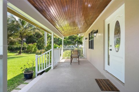 Villa ou maison à vendre à Miami, Floride: 4 chambres, 421.22 m2 № 1706857 - photo 4