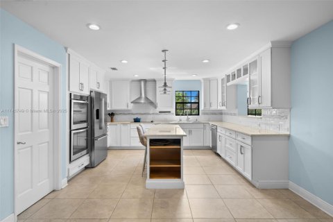 Villa ou maison à vendre à Miami, Floride: 4 chambres, 421.22 m2 № 1706857 - photo 11