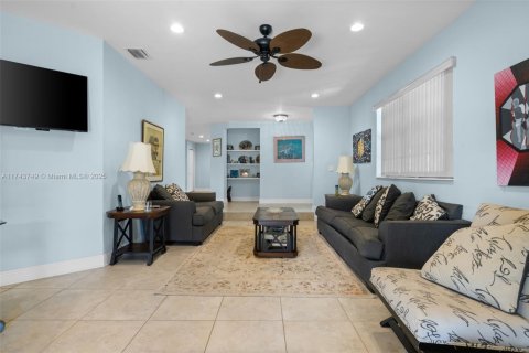 Villa ou maison à vendre à Miami, Floride: 4 chambres, 421.22 m2 № 1706857 - photo 7