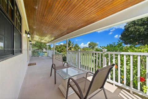 Villa ou maison à vendre à Miami, Floride: 4 chambres, 421.22 m2 № 1706857 - photo 2