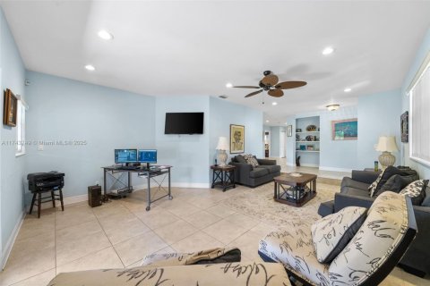 Villa ou maison à vendre à Miami, Floride: 4 chambres, 421.22 m2 № 1706857 - photo 8