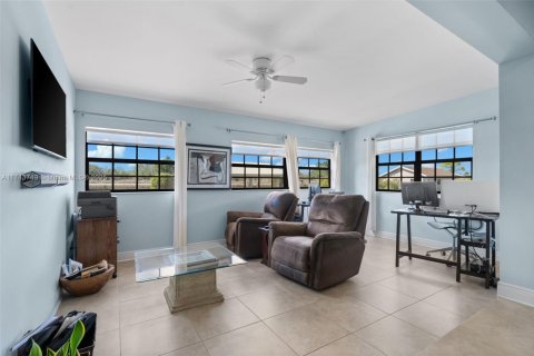 Villa ou maison à vendre à Miami, Floride: 4 chambres, 421.22 m2 № 1706857 - photo 20