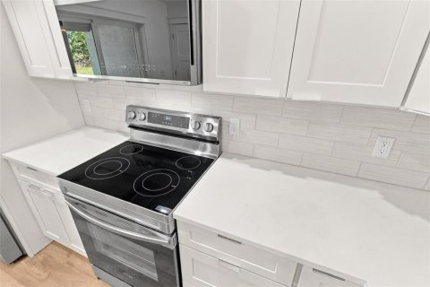 Купить коммерческую недвижимость в Палм-Кост, Флорида 6 спален, 243.59м2, № 2230544 - фото 21