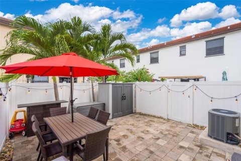Townhouse in Hialeah, Florida 3 bedrooms, 143.07 sq.m. № 1836470 - photo 25