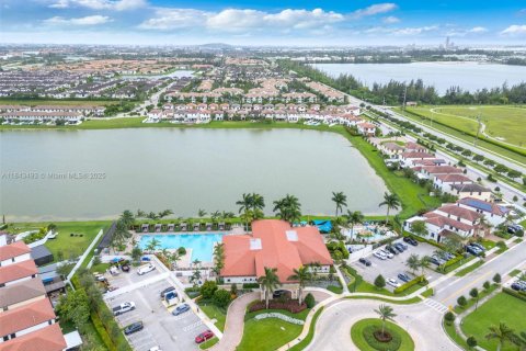 Townhouse in Hialeah, Florida 3 bedrooms, 143.07 sq.m. № 1836470 - photo 29