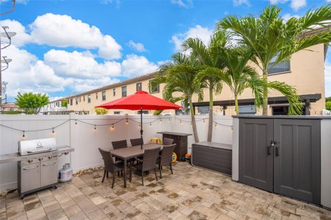 Townhouse in Hialeah, Florida 3 bedrooms, 143.07 sq.m. № 1836470 - photo 23