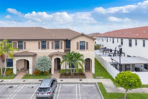 Townhouse in Hialeah, Florida 3 bedrooms, 143.07 sq.m. № 1836470 - photo 2
