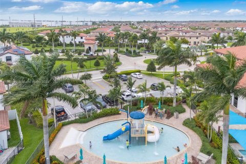 Townhouse in Hialeah, Florida 3 bedrooms, 143.07 sq.m. № 1836470 - photo 30