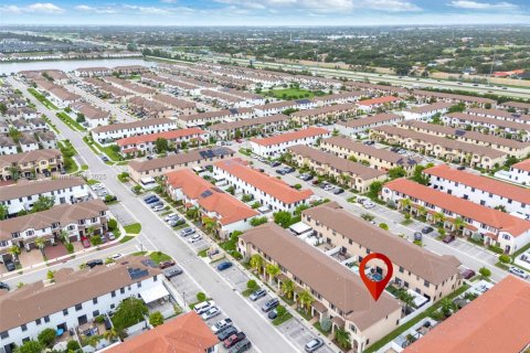 Townhouse in Hialeah, Florida 3 bedrooms, 143.07 sq.m. № 1836470 - photo 26