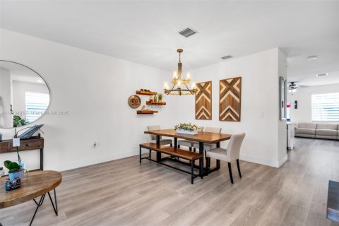 Townhouse in Hialeah, Florida 3 bedrooms, 143.07 sq.m. № 1836470 - photo 3