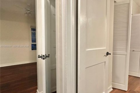 Снять в аренду квартиру в Майами-Бич, Флорида 1 спальня, 70.61м2, № 2028340 - фото 10