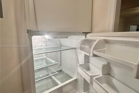 Снять в аренду квартиру в Майами-Бич, Флорида 1 спальня, 70.61м2, № 2028340 - фото 3