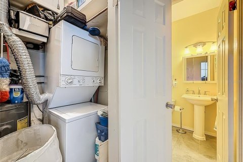 Condo in Saint Petersburg, Florida, 1 bedroom  № 2095647 - photo 6