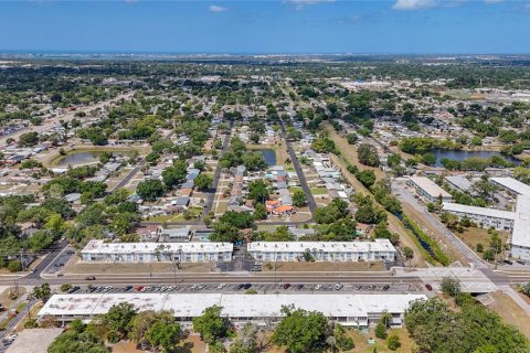 Condo in Saint Petersburg, Florida, 1 bedroom  № 2095647 - photo 17