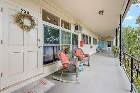 Condo in Saint Petersburg, Florida, 1 bedroom  № 2095647 - photo 14