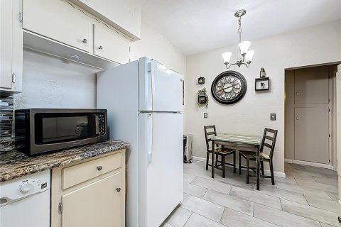 Condo in Saint Petersburg, Florida, 1 bedroom  № 2095647 - photo 20