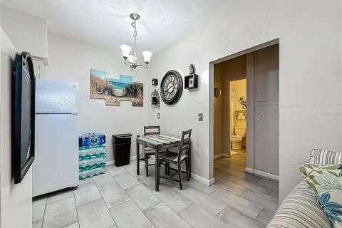 Condo in Saint Petersburg, Florida, 1 bedroom  № 2095647 - photo 21