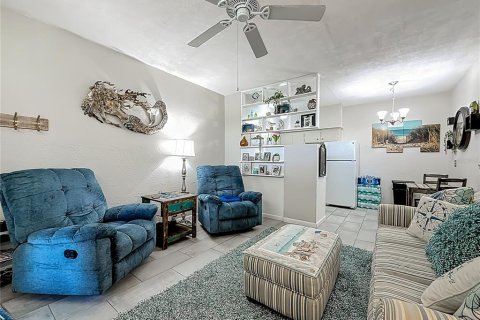 Condo in Saint Petersburg, Florida, 1 bedroom  № 2095647 - photo 2