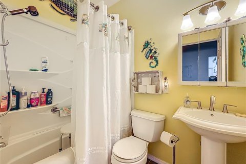 Condo in Saint Petersburg, Florida, 1 bedroom  № 2095647 - photo 27