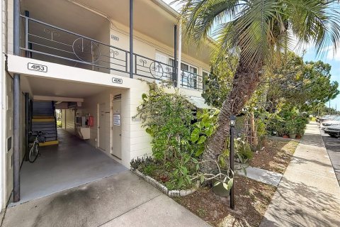 Condo in Saint Petersburg, Florida, 1 bedroom  № 2095647 - photo 9