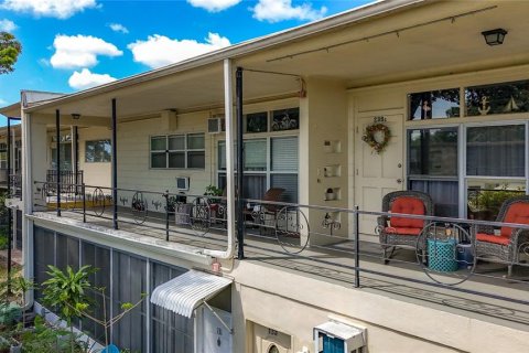 Condo in Saint Petersburg, Florida, 1 bedroom  № 2095647 - photo 12