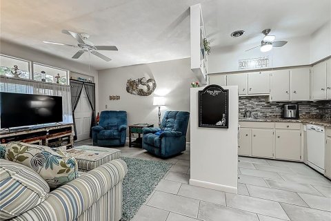 Condo in Saint Petersburg, Florida, 1 bedroom  № 2095647 - photo 3