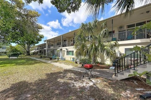 Condo in Saint Petersburg, Florida, 1 bedroom  № 2095647 - photo 30