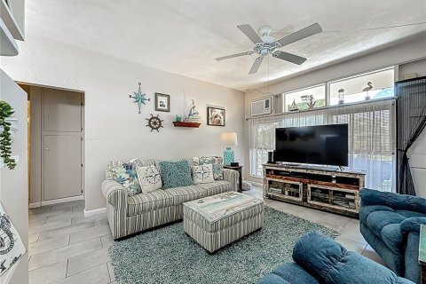 Condo in Saint Petersburg, Florida, 1 bedroom  № 2095647 - photo 24