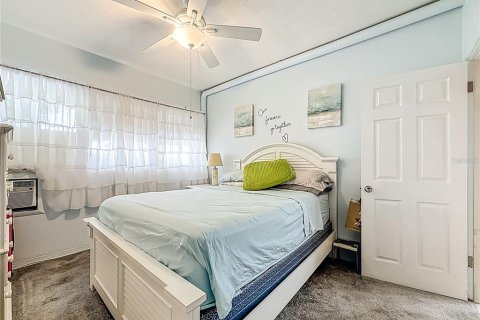 Condo in Saint Petersburg, Florida, 1 bedroom  № 2095647 - photo 5