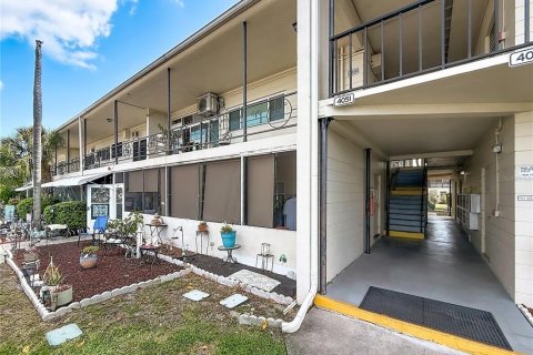Condo in Saint Petersburg, Florida, 1 bedroom  № 2095647 - photo 10