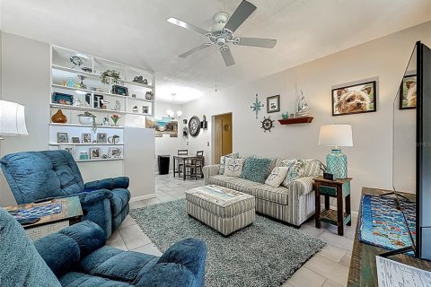 Condo in Saint Petersburg, Florida, 1 bedroom  № 2095647 - photo 23