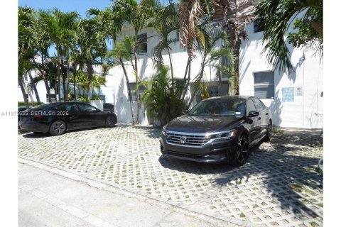 Propiedad comercial en venta en Miami Beach, Florida, 730.96 m2 № 2041129 - foto 30