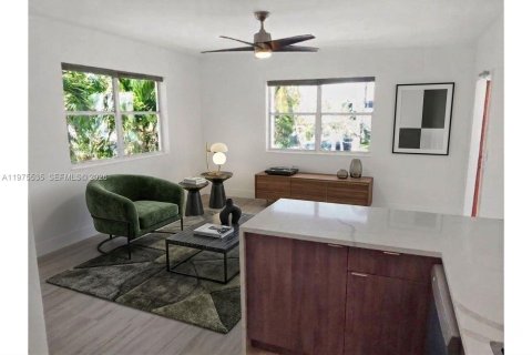 Propiedad comercial en venta en Miami Beach, Florida, 730.96 m2 № 2041129 - foto 9