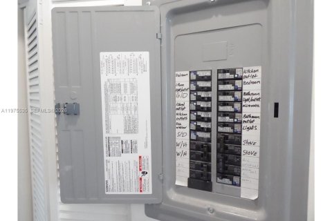 Propiedad comercial en venta en Miami Beach, Florida, 730.96 m2 № 2041129 - foto 27