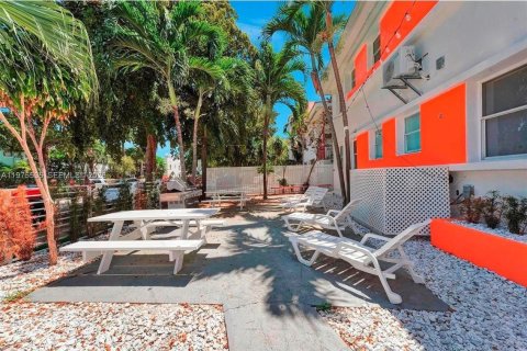 Propiedad comercial en venta en Miami Beach, Florida, 730.96 m2 № 2041129 - foto 23