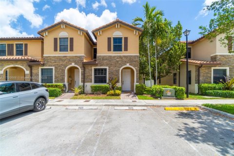 Casa en venta en Hialeah, Florida, 3 dormitorios, 143.53 m2 № 1708918 - foto 1