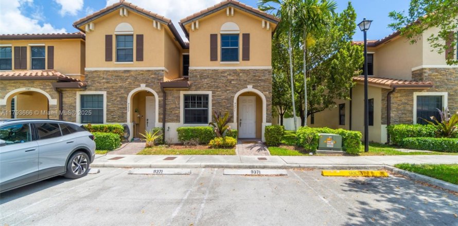 Casa en Hialeah, Florida 3 dormitorios, 143.53 m2 № 1708918