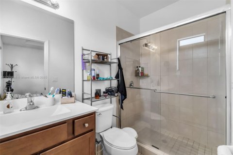 Casa en venta en Hialeah, Florida, 3 dormitorios, 143.53 m2 № 1708918 - foto 25