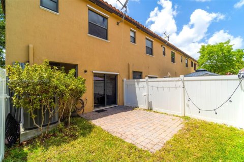 Casa en venta en Hialeah, Florida, 3 dormitorios, 143.53 m2 № 1708918 - foto 27